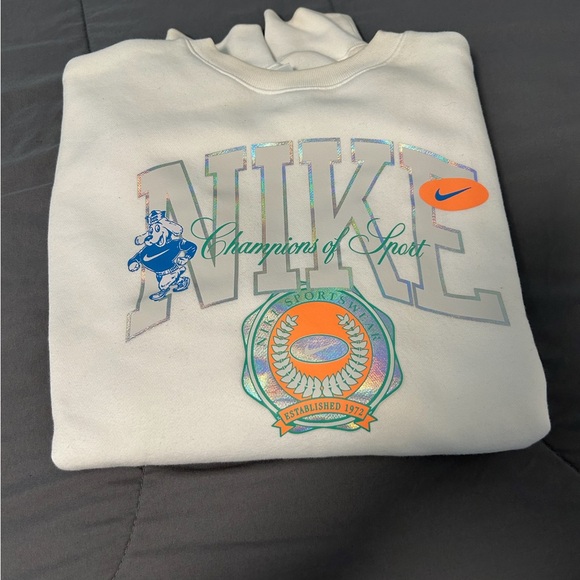 Nike Cream Sweatshirt with Multicolor Graphic - Picture 1 of 3